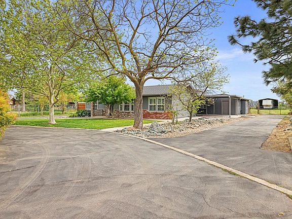 3rd image of 3830 Minniear Ave