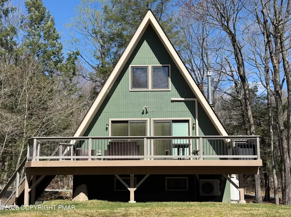 1334 Pocono Dr, Gouldsboro, PA 18424