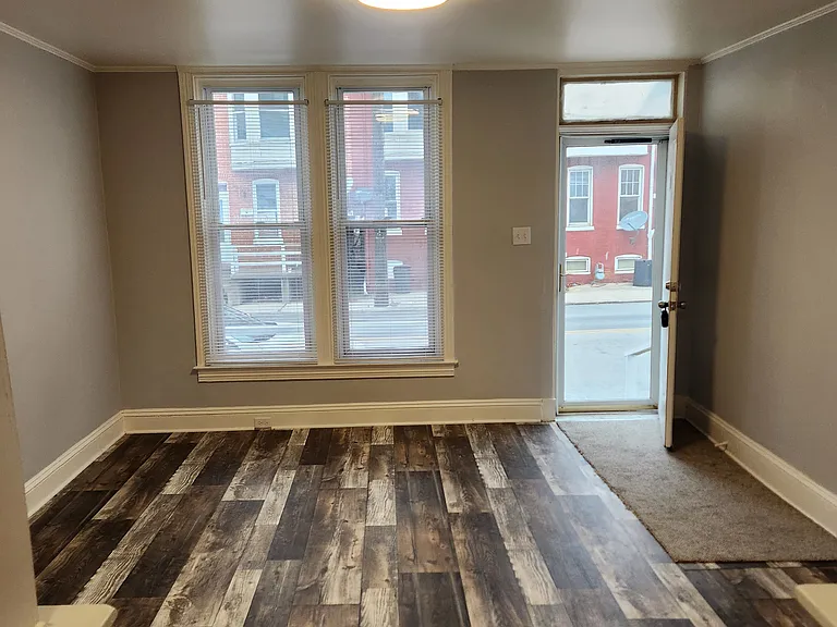 958 E Princess St — Photo 19