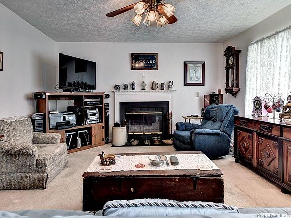 3rd image of 219 Loch Haven Dr