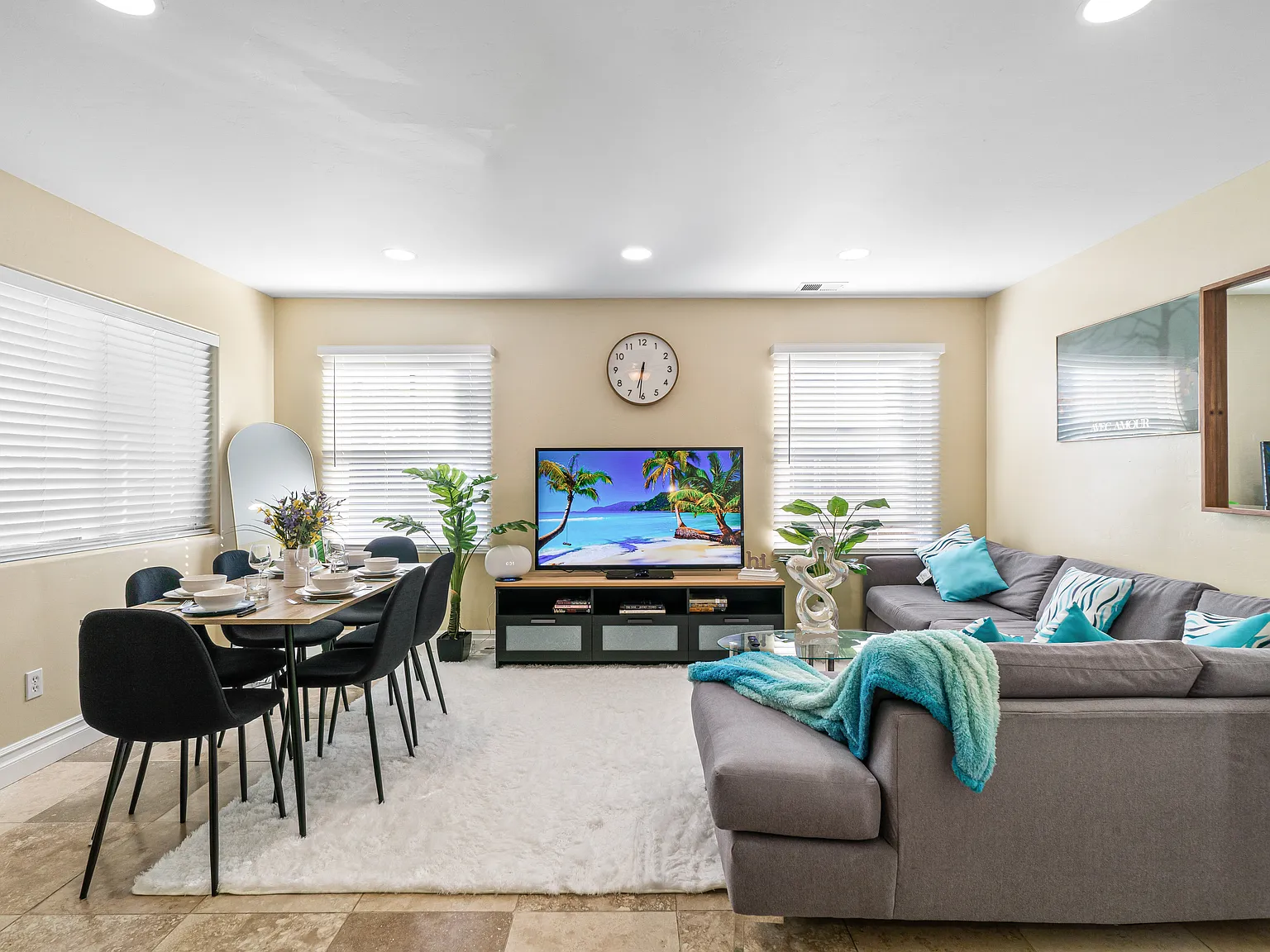 3 bed, 1200 sqft, $6,900 — Photo 2