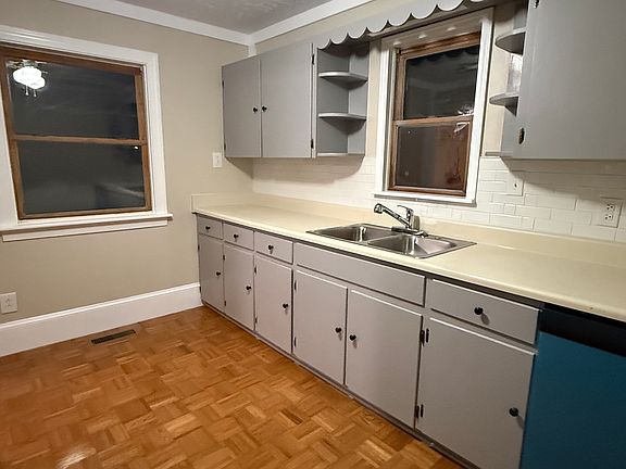 3rd image of 605 Roberts Ave