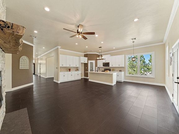 4th image of 100 Greenbriar Cir