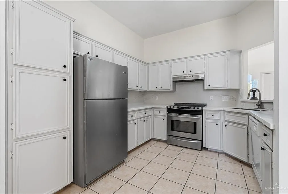 3 bed, 2.0 bath, 1513 sqft, $1,800 — Photo 2