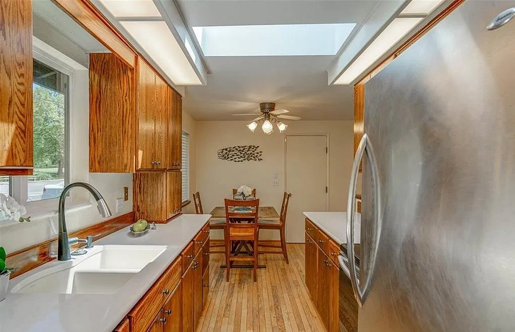 **Application Pending** Updated 4 Bedroom with a Huge Shop! — Photo 3