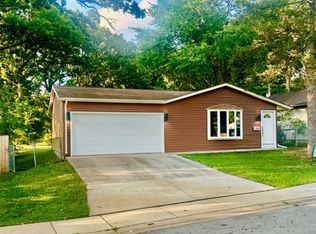 730 Navajo Dr, Carpentersville, IL 60110