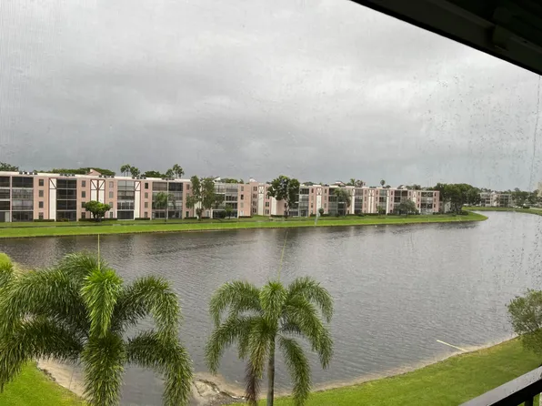 7351 Kinghurst Drive #402, Delray Beach, FL 33446
