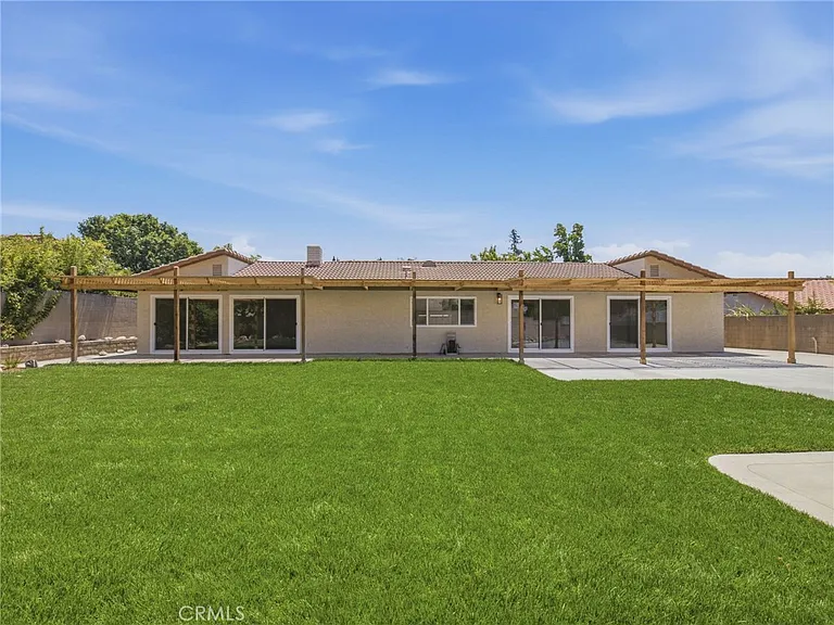 225 Armstrong Dr — Photo 36