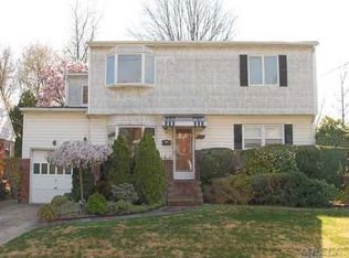 114 Lincoln Rd, Franklin Square, NY 11010