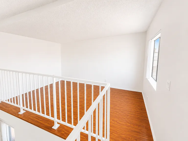 15020 Burbank Blvd — Photo 14