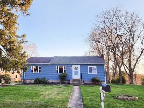 121 Giles Dr, Beaver Falls, PA 15010