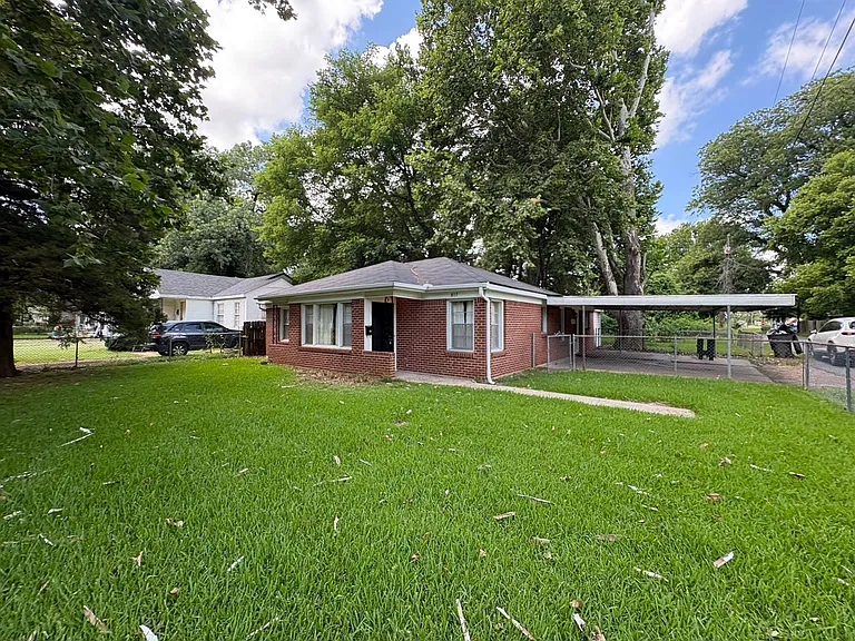 817 Anthony St — Photo 1