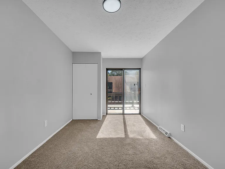 518 Turnberry Ln — Photo 21