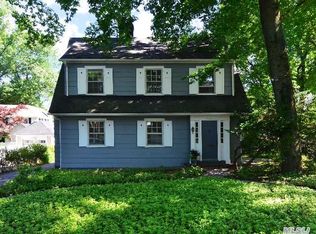 22 Litchfield Rd, Port Washington, NY 11050