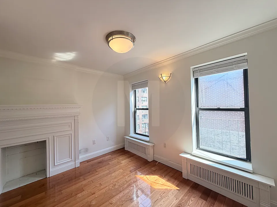 400 E 63rd St #4B