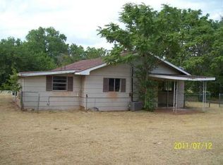 702 Patterson Ave, Comanche, OK 73529