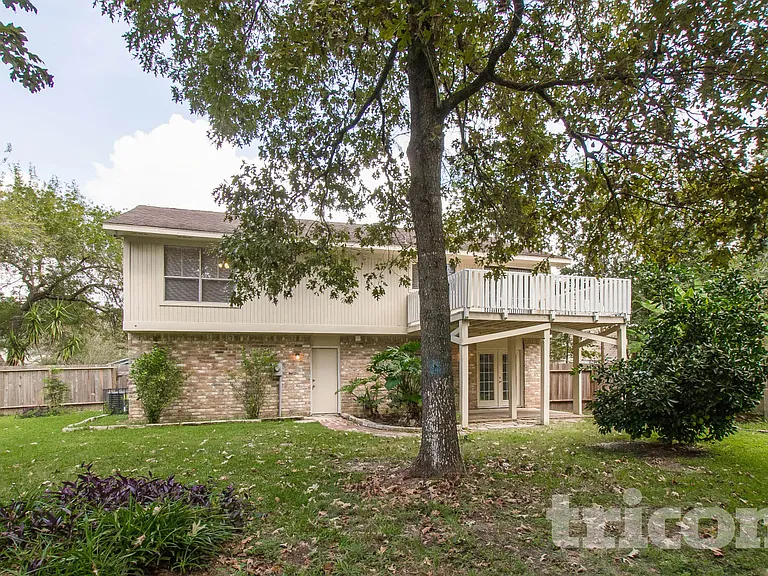 8610 Pine Shores Dr — Photo 17