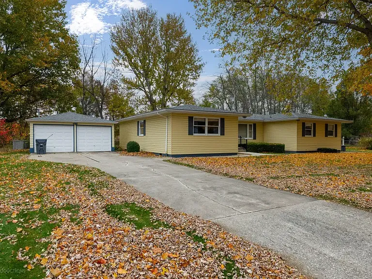 1229 Dogwood Dr — Photo 2