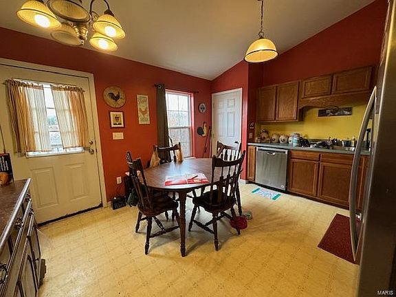 2nd image of 675 Lindsey Dr