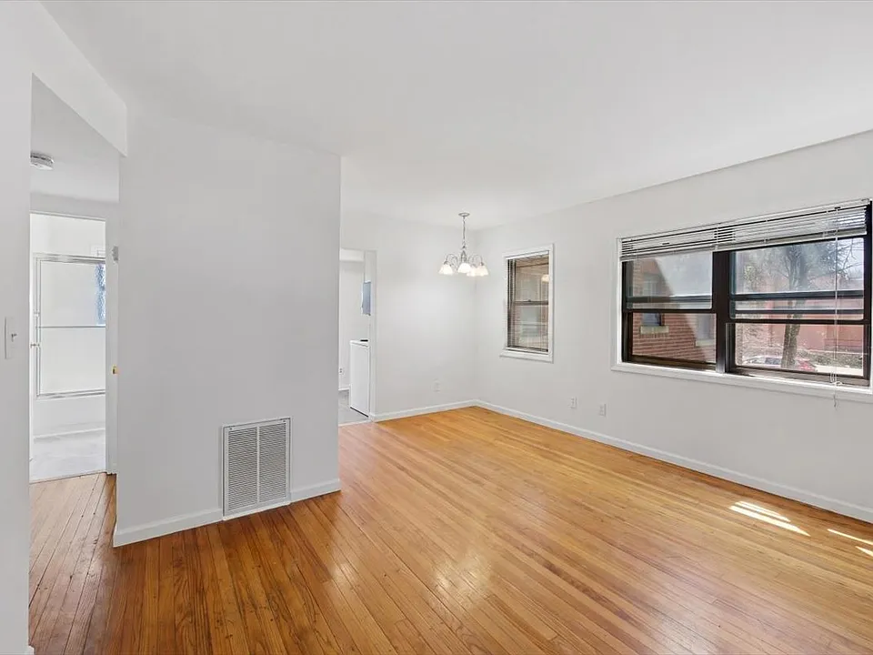 302 E 19th St #2B