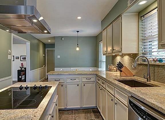 4th image of 10102 Cromwell Dr