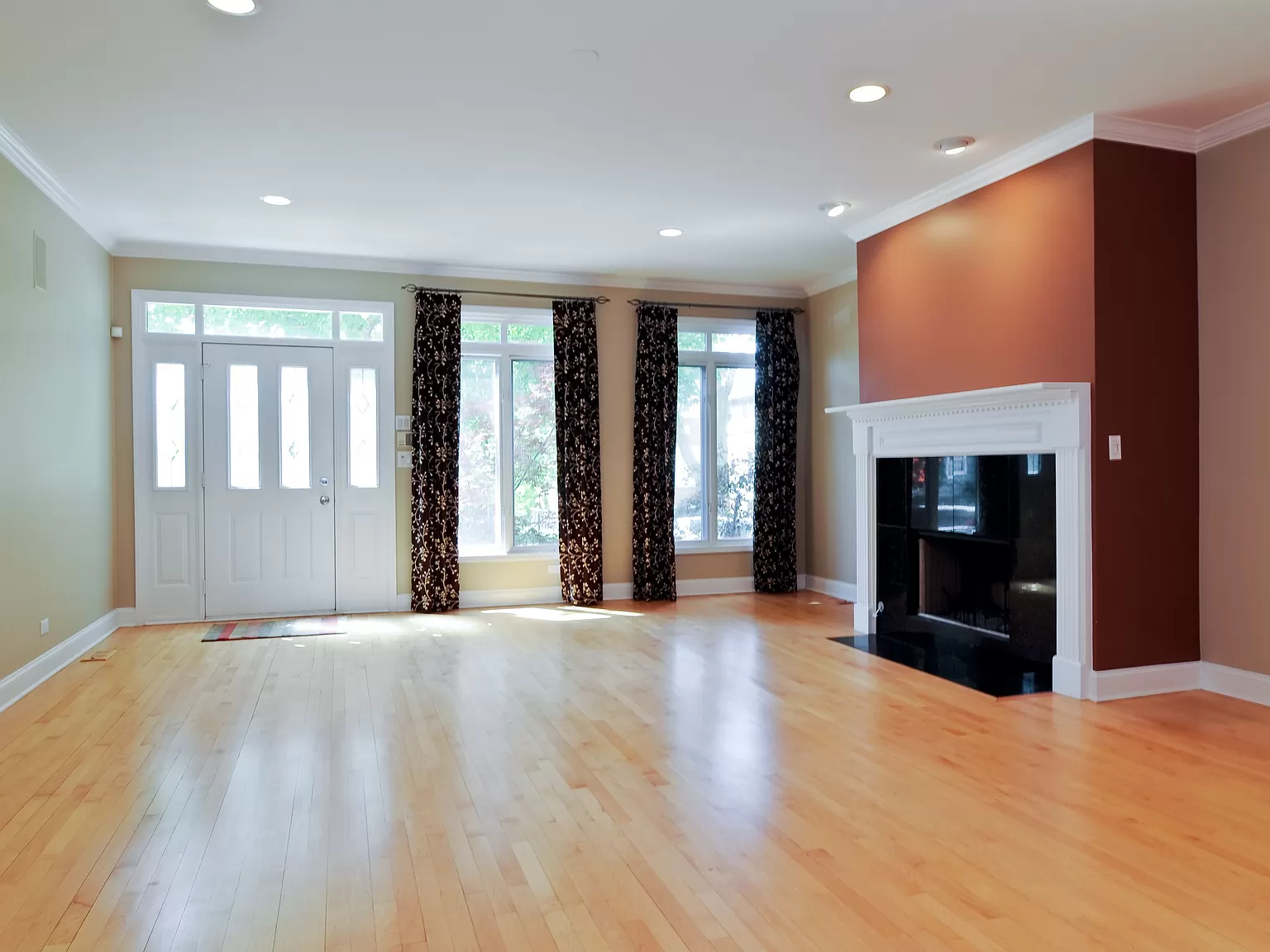 3331 N Oakley Ave, Chicago, IL 60618 | Zillow