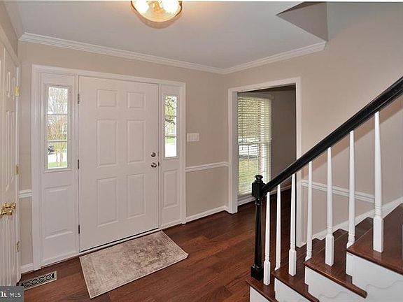 2nd image of 8112 Glenhurst Dr