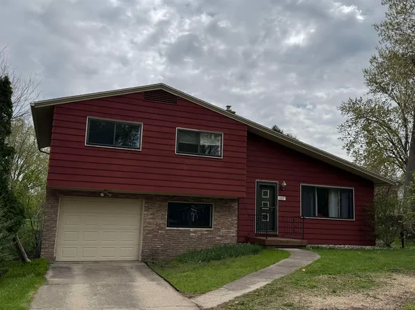 407 Silver Lake Dr, Portage, WI 53901