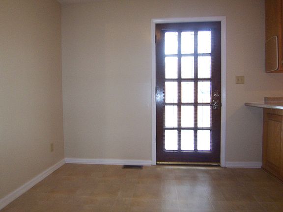 4th image of 225 Nancy Dr