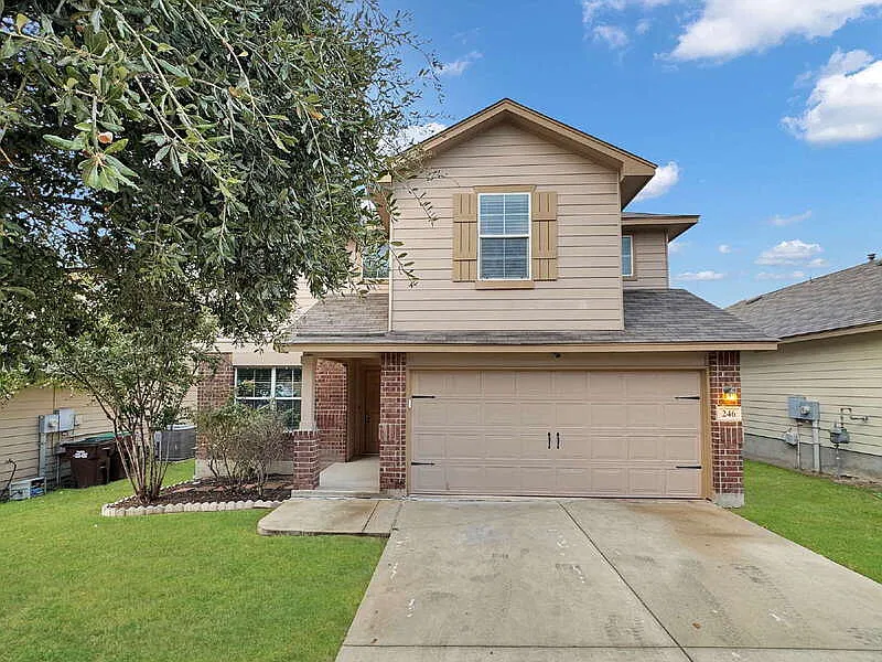 5 bed, 2.5 bath, 2638 sqft, $2,050 — Photo 2