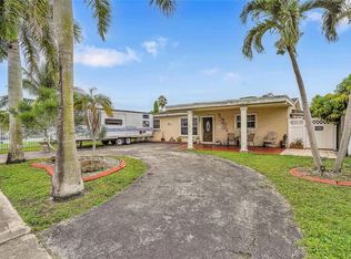 940 N 73rd Way, Hollywood, FL 33024