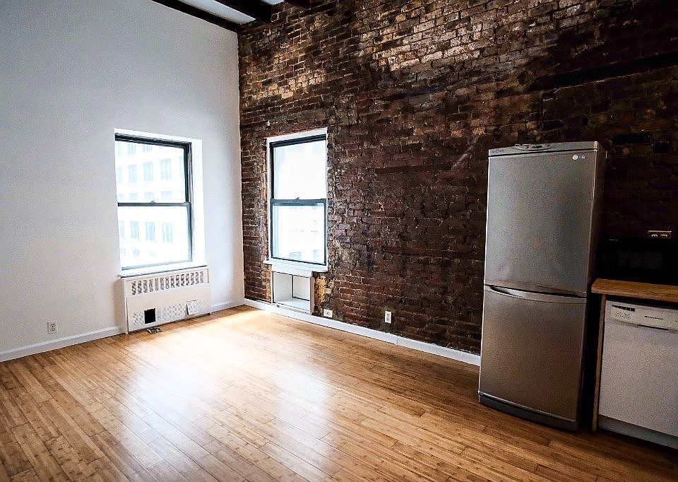 2nd image of 100 E 31st St APT 3B