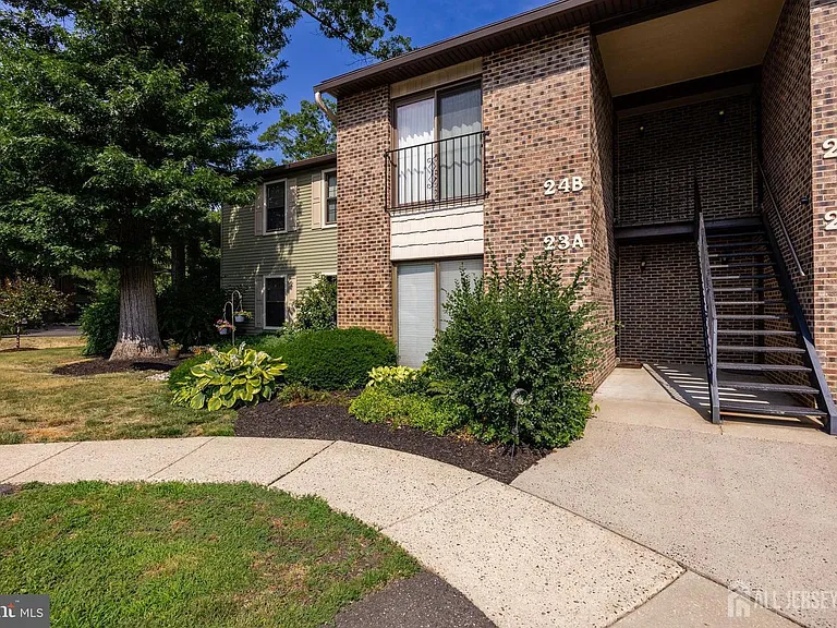 23 W Bluebell Ln #A — Photo 33