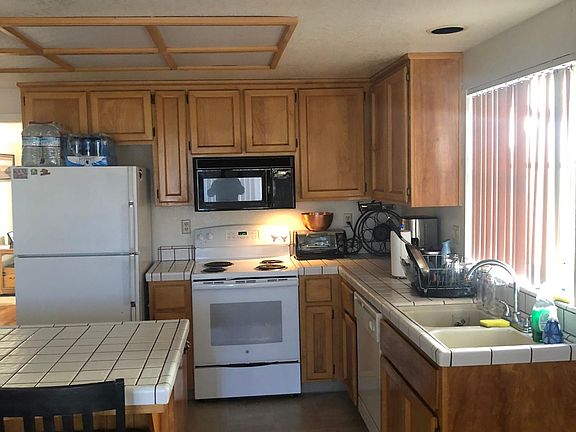 4th image of 1403 New England Dr