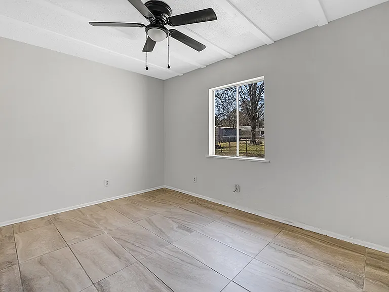 2405 Mamie Dr — Photo 9