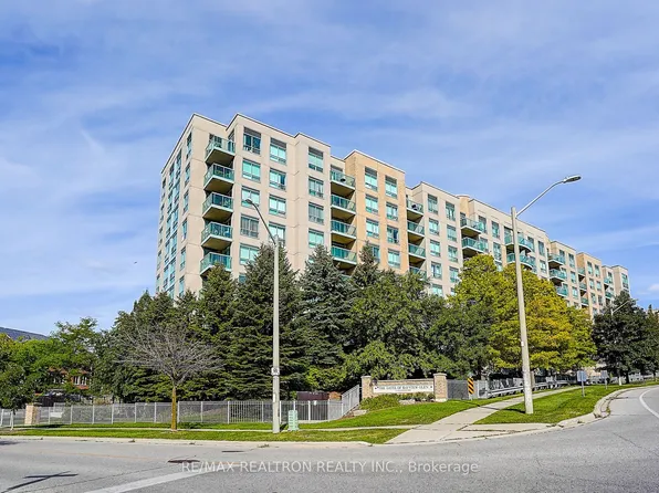 3 Ellesmere St #406, Richmond Hill, ON L4B 4N2