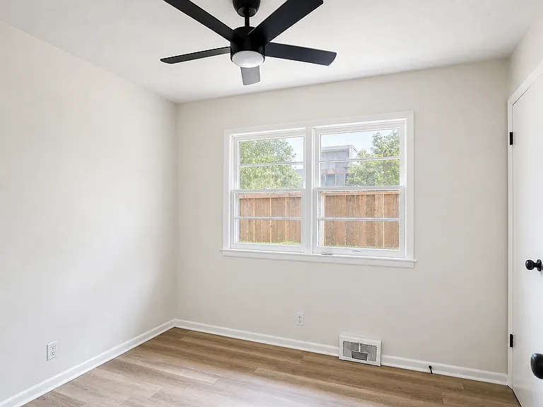 3222 Anderson Ave — Photo 3