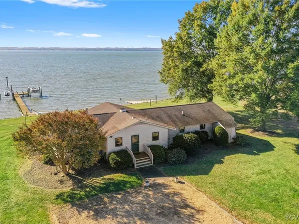 944 Woodberry Ln, Warsaw, VA 22572