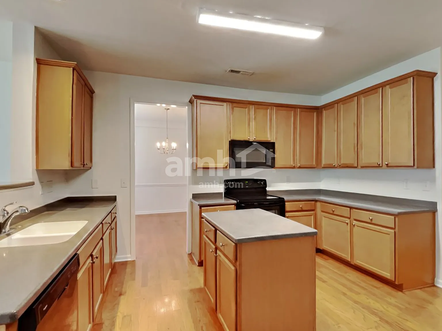 4 bed, 2.5 bath, 2837 sqft, $2,630 — Photo 3