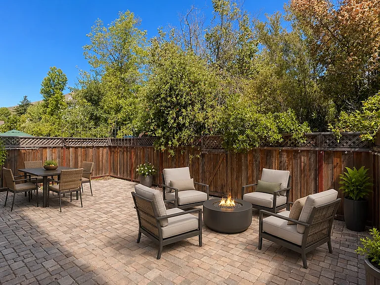 905 Sycamore Dr — Photo 8