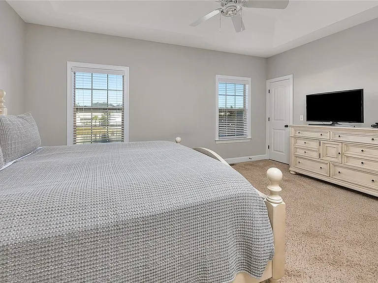 505 Mariners Cir — Photo 14