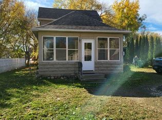 106 1/2 N 1st St, Marshall, MN 56258