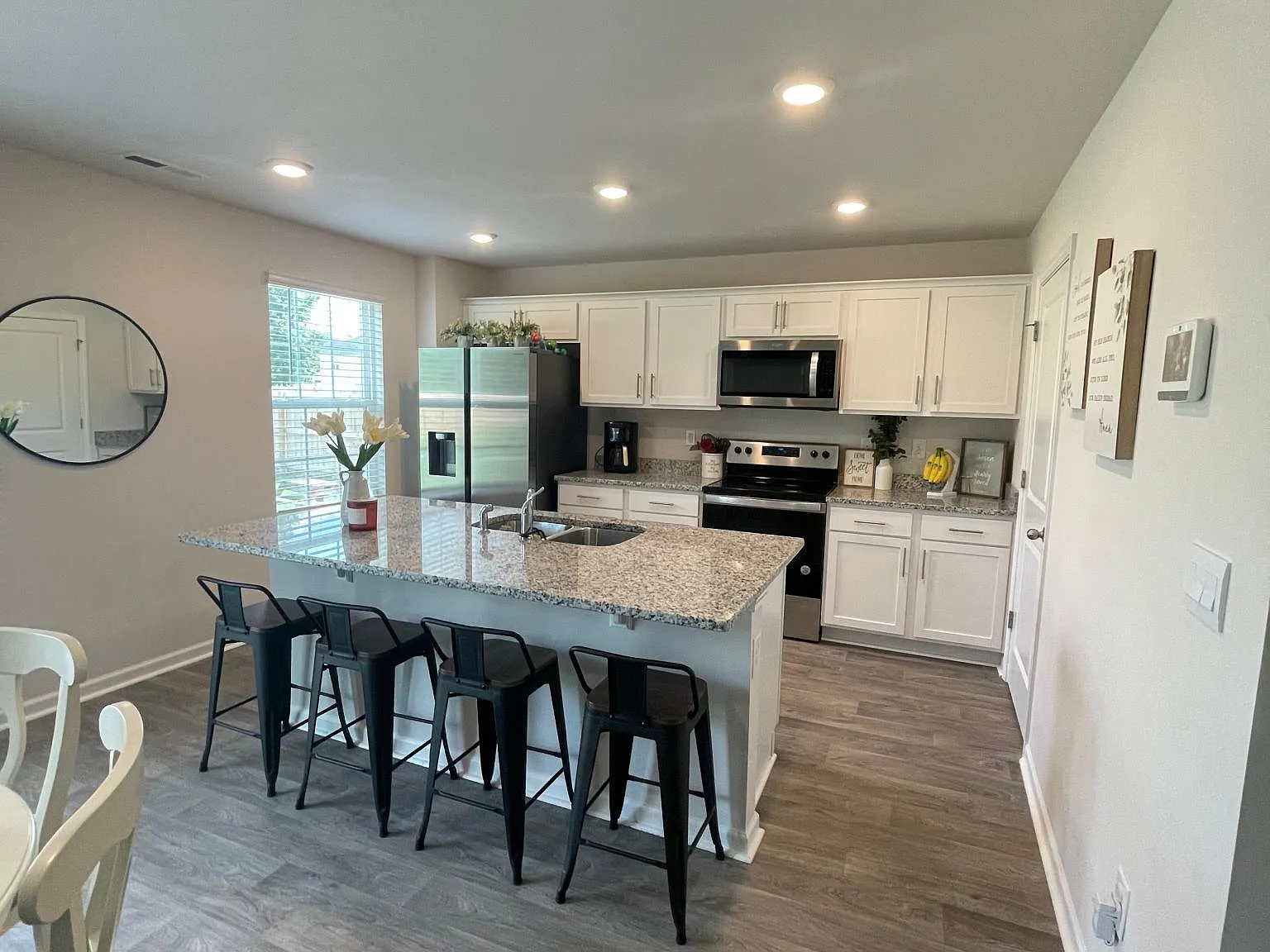 3 bed, 2175 sqft, $2,495 — Photo 4