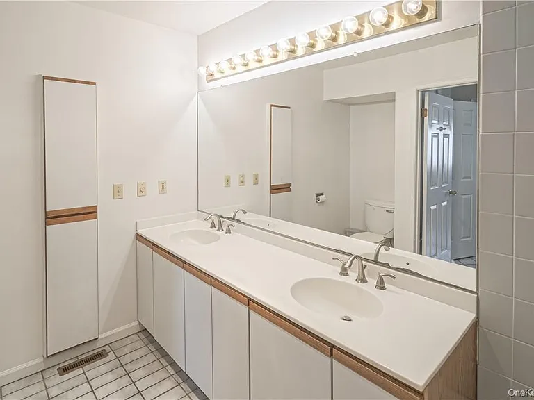 16 Hudson Point Ln — Photo 14