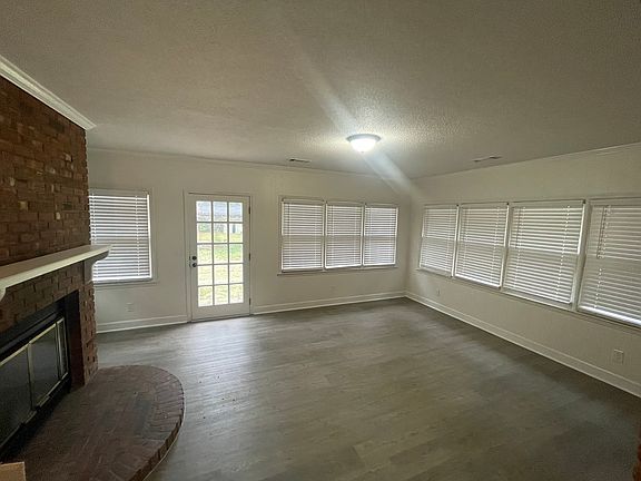 3rd image of 208 Walnut Dr