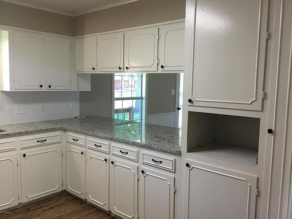 5th image of 118 Aline St
