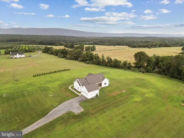 886 Middle Fork Rd, Cross Junction, VA 22625