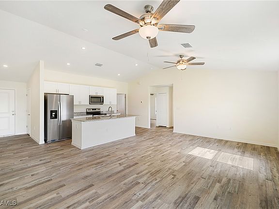 3rd image of 925 NE 5th Ave