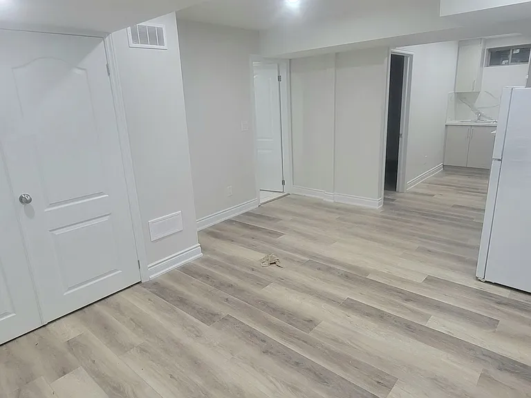 8 Labrish Rd #BASEMENT — Photo 4