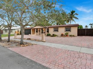 17831 NW 84th Pl, Hialeah, FL 33015